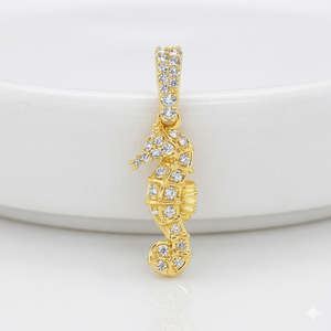Collier tendance personnalisé avec pendentif petit hippocampe glacé en or 10K plaqué et diamant de laboratoire, breloques d'été pour enfants, pour les amoureux de l'océan - Product Image 1