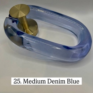 Sculpture d'art en maillons de chaîne en résine colorée, dégradé bleu, faite à la main, personnalisée, décoration murale tendance, ornement mural Artizon - Product Image 1