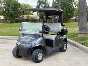 รถกอล์ฟไฟฟ้า EZGO Freedom RXV 2 ที่นั่ง แบตเตอรี่ลิเธียม ได้รับการรับรองมาตรฐาน EEC โครงอะลูมิเนียม ใช้ได้บนถนนสาธารณะ เหมาะสำหรับรีสอร์ท โรงแรม และคลับ - Product Image 2