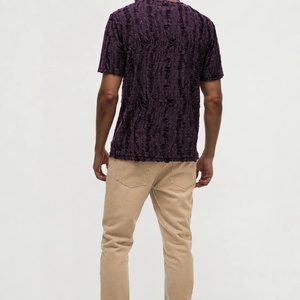 T-shirt pour homme à manches courtes en tricot violet à col rond avec motif à pois, coupe classique, style décontracté, design floqué - Product Image 2