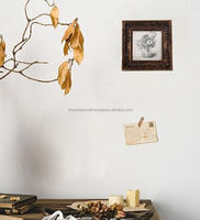 Cadre photo en bois antique, artisanat indien, design personnalisable, finition polie, matériau organique, à poser sur table ou à accrocher au mur, décoration intérieure