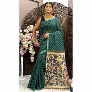 FANTAISIE LIN BANDHEJ IMPRESSION NUMÉRIQUE TRAVAIL SAREE AVEC BOLUSE NON COUDU VERT - Product Image 1