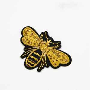 Insignia de Abeja de Oro Antiguo de Lujo Bordada a Mano con Piedras, Diseño 3D Ecológico - Product Image 3