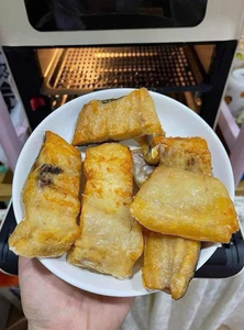Filet de poisson-chat salé au Kunyit, séché au soleil naturellement, riche en protéines et en Oméga-3, sans additifs, provenant du Mékong, produit de la mer. - Product Image 4