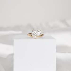 Bague Toi et Moi en or jaune 14 carats avec diamants de laboratoire taille marquise et poire, 2,10 ct, deux pierres, bague de fiançailles minimaliste - Product Image 3