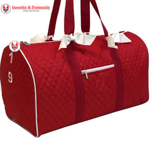 Sac de voyage matelassé en polyester pour femmes, brodé Delta Sigma Soror |   Sac de voyage matelassé sublimé pour femmes Sorority - Product Image 2