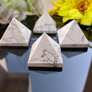 Pyramide en howlite naturelle, cristal poli blanc, pierre de guérison, Reiki, méditation, énergie, Feng Shui, décoration, vente en gros, Chakralume Inde - Product Image 1
