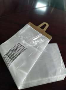 ถุงประตู HDPE LDPE พลาสติกใสรูปร่างแบบกําหนดเองพร้อมไม้แขวนกระดาษสําหรับบรรจุภัณฑ์หนังสือพิมพ์ - Product Image 4
