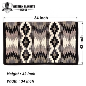 แผ่นรองอานม้าแบบอินเดีย ดีไซน์พิเศษ ระบายอากาศได้ดี ผลิตจากผ้าโพลีคอตตอนผสมขนสัตว์ ประดับด้วยกลิตเตอร์ หนัง และขนสัตว์ ให้ความสบายสูง - Product Image 2