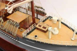 Modèle de bateau à voile en bois fait main - Maquette historique de bateau d'exploration polaire, décoration pour la maison ou le bureau, RRS Discovery - Product Image 4