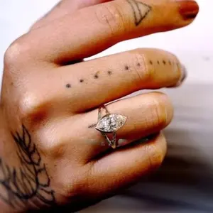 Bague de fiançailles solitaire en moissanite taille marquise 1,47 carat plaquée or jaune 14 carats - Product Image 4