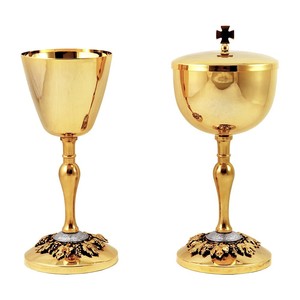 Ciborio y Cáliz en Oferta, Diseño Dorado y Plateado en Latón, Cáliz Sencillo Hecho a Mano, Regalo Religioso de Latón de Alta Calidad - Product Image 3