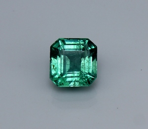 GEMS INTERNATIONAL - Esmeralda Natural Certificada IGI de 1.72 Ct, Color Verde Intenso, Corte Octogonal Facetado, Gema Suelta para Joyería - Product Image 3