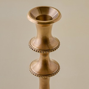 Élégant porte-bougie en métal brossé avec une base évasée et des anneaux perlés distinctifs le long du tigeau tourné - Product Image 3