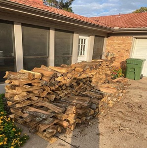 Bois de chauffage en bois dur séché au four : chêne, hêtre, frêne, épicéa, bouleau – Chaleur durable, idéal pour le confort et la chaleur hivernales - Product Image 1