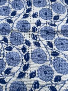 Edredón Ecológico 100% Algodón, Cosido a Mano, con Estampado Floral Azul Tradicional, para Uso en Hoteles y Hogares, Apto para Todas las Estaciones - Product Image 2