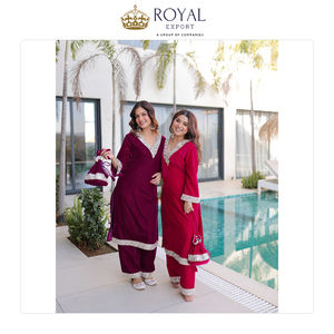 Nouvelle arrivée de vêtements pakistanais de créateurs, collection ethnique de costumes en velours avec broderies à bas prix - Product Image 4