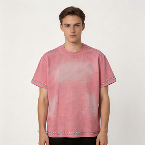 Camiseta de Manga Corta con Cuello Redondo Rosa para Hombre, Corte Regular, Estilo Deportivo, Puños y Dobladillo Adornados con Pedrería, 100% Poliéster de Secado Rápido - Product Image 3