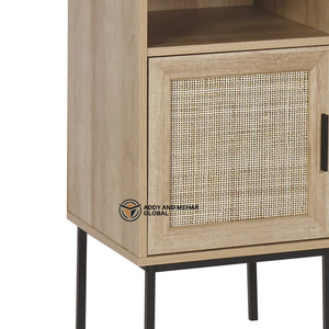 Mesita de Noche Moderna de Madera Clara con Puerta de Mimbre, Mesita de Noche Minimalista con Estante de Almacenamiento y Patas Metálicas, Estilo Escandinavo - Product Image 5