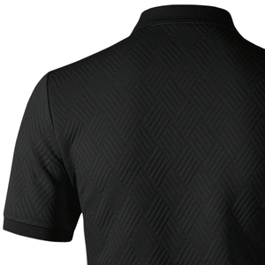 Camisa de punto jacquard texturizado para hombre, manga corta, cuello y puños en contraste, ribete con diseño griego, estilo casual elegante, servicio OEM - Product Image 4