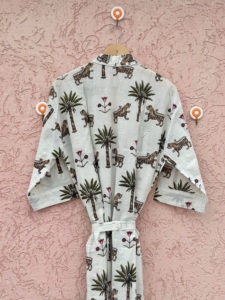 Kimono de Algodón Hecho a Mano con Estampado Floral de Selva, Estilo Bohemio Largo Indio, Maxi Vestido de Primavera/Verano con Cuello en V, Túnica de Descanso, Bata de Baño, Ropa de Playa para Mujer - Product Image 5