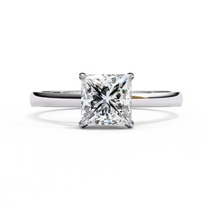 Anillo Solitario Cuadrado de Diamante Cultivado en Laboratorio de 1.5ct con Corte V y Cuatro Garras, Banda Delgada, Joyería de Compromiso en Tono Dorado Personalizado - Product Image 5