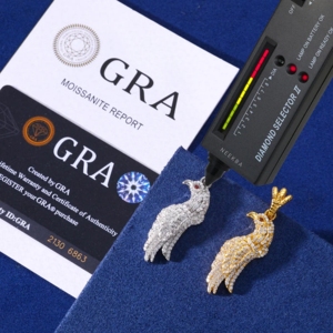 Colgante de águila de moissanita helada - Elaborado en plata de ley 925, colgante minimalista de moissanita para uso diario, colgante de águila de plata - Product Image 5