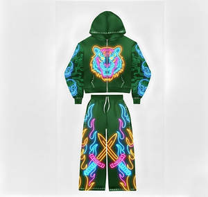 Sudadera con Capucha de Estilo Cibernético para Hombre, Emblema Luminoso de Neón en el Centro y Mangas con Patrón de Circuitos, Ropa Deportiva Vibrante de Alto Rendimiento - Product Image 6