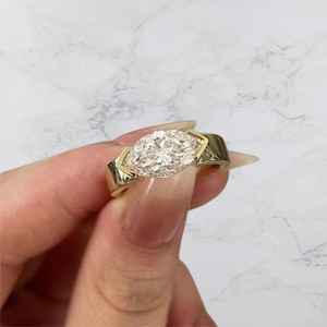 Bague solitaire en diamant de laboratoire taille marquise 2,01 carats pour femme, en or massif 14 carats, sertie clos en forme de V unique, cadeau raffiné pour partenaires - Product Image 5