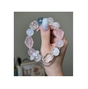 Bracelet en résine de luxe fait main avec un attrait design haut de gamme, bijoux contemporains pour la mode mondiale - Product Image 3