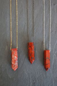 จี้จัสเปอร์จุดสีแดงธรรมชาติ | สร้อยคอคริสตัลบำบัด | เครื่องประดับอัญมณีพลังงานจักระสำหรับผู้หญิงและผู้ชาย - Product Image 2