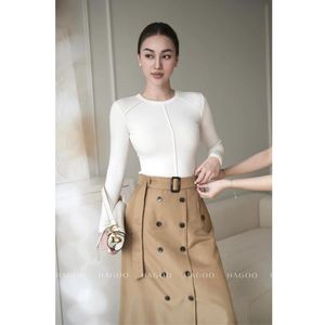 Elegante Top de Punto de Manga Larga para Mujer, Cuello Redondo, Corte Ajustado, Transpirable, de Secado Rápido, Algodón con Spandex, Color Sólido, Diseño Minimalista [A479] - Product Image 4
