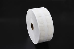 ม้วนฉลากกาวสีขาวพร้อมสติกเกอร์สี่เหลี่ยมบนพื้นหลังสีดำ - Product Image 3