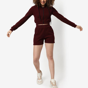 Sweat-shirt à capuche tendance avec ensemble court pour femmes, design minimaliste, ensemble assorti sweat-shirt et short pour femmes - Product Image 4