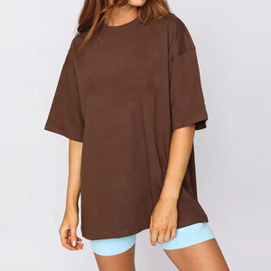 Camiseta de Alta Calidad para Mujer en Tallas Grandes con Bordado y Plumas, 100% Algodón Orgánico - Product Image 1