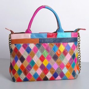 Sac à main Ando en cuir de vache véritable, patchwork, sac à main pour femmes, sac fourre-tout coloré avec chaîne, sac à bandoulière - Product Image 3