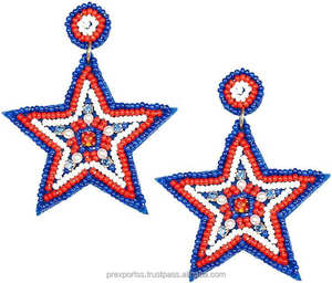 Todos los pendientes de aro de estrella con cuentas americanas, joyería de declaración patriótica hecha a mano, EE. UU., rojo, blanco, azul, fiesta del 4 de julio - Product Image 1