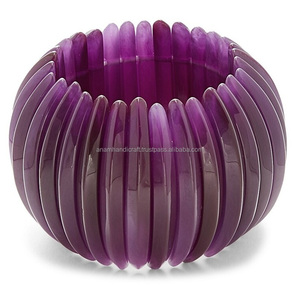 Bracelet de brin de bijoux de mode en résine de couleur personnalisée de marque personnalisée de qualité supérieure pour les femmes d'Inde. - Product Image 1