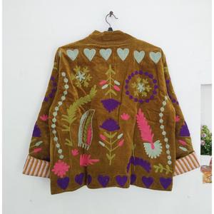 Chaqueta Boho Chic de Terciopelo Marrón Camel con Bordado Suzani y Vibrante Trabajo de Hilo Floral, Abrigo de Moda para Mujer Otoño Invierno - Product Image 5