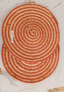 Dale un toque natural a tu mesa con este mantel individual redondo de yute trenzado y algodón, ecológico, con espiral roja, resistente al calor, ideal para la cena. - Product Image 6