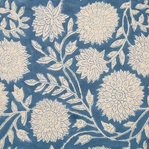 Tela 100% algodón índigo con estampado floral a mano |   Tela Botánica Azul Jaipur para Prendas de Vestir al por Mayor - Product Image 2