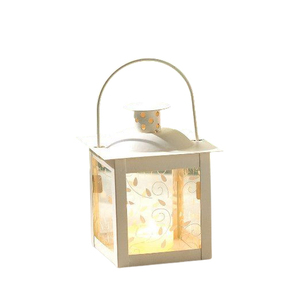 Nuevo Farol de Vela Clásico Hecho a Mano, Portátil y Duradero, de Metal y Vidrio con Acabado Rojo para el Hogar - Product Image 4