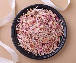 Flocons d'oignon rose déshydratés de haute qualité, ingrédient naturel à base d'oignon pour l'industrie de transformation alimentaire commerciale - Product Image 1