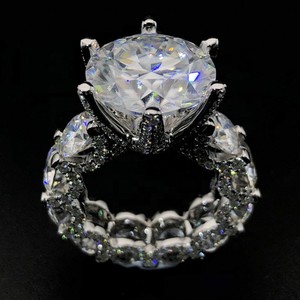 Anillo de compromiso y boda vintage de lujo con diamante de moissanita VVS de corte brillante redondo y engaste pavé, certificado IGI, joyería fina - Product Image 4