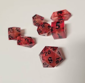 Juego de Dados de Resina Hechos a Mano, Rojos Transparentes, Forma Irregular, Coleccionables, Artesanía de Fundición - Product Image 1