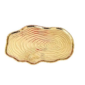 Plateau de service décoratif à motif ondulé doré tendance pour la maison et la cuisine modernes, design élégant pour la table à manger et la décoration intérieure - Product Image 1