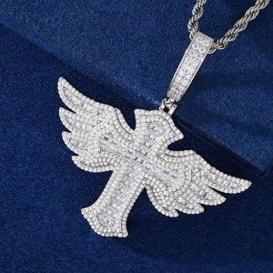 Colgante de Cruz Chapado en Oro de 18K con Alas y Cristales de Estrás, Amuleto Religioso, Joyería para Hombre, Regalo - Product Image 3