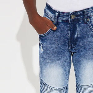 Pantalones de mezclilla azules para niños con tacto suave, diseño de logotipo personalizable, precio económico, material duradero y suave al tacto para niños, para compras al por mayor. - Product Image 2