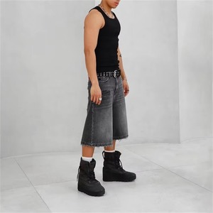 Shorts Capri en jean gris délavé pour homme, taille mi-haute, fermeture boutonnée, style décontracté, couleur unie, tissu respirant - Product Image 1