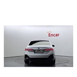 BMW Série 5 520i M Sport modèle décembre 2023 avec 22 898 km, boîte automatique, sièges en cuir, caméra de recul - Product Image 4